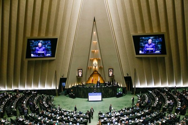  حقوق کارگران با تعطیلی پنجشنبه ها ۱۰ درصد کاهش می یابد